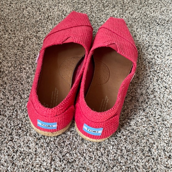 Excellent condition Toms red espadrille size 11 Women’s - Picture 2 of 4